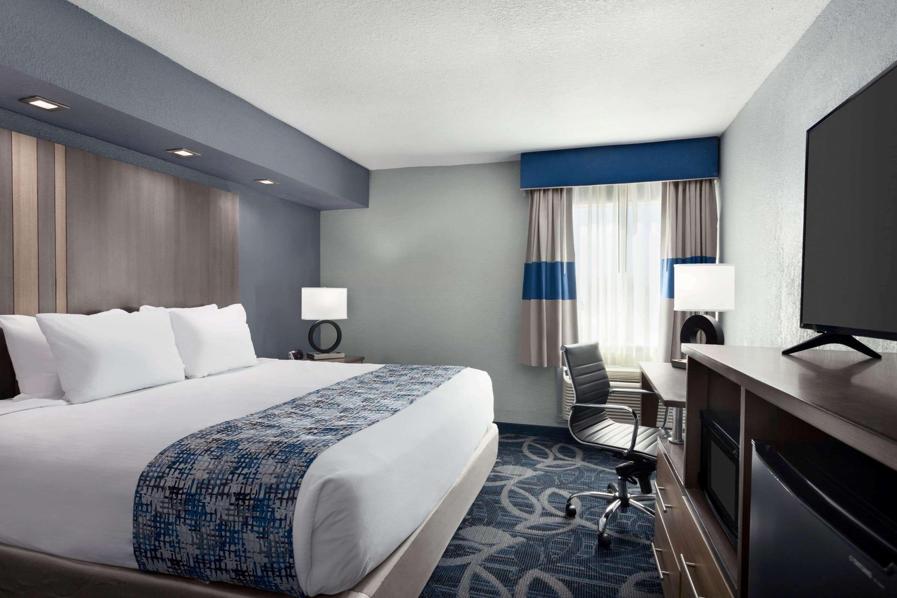 Baymont Inn & Suites Шоуни Екстериор снимка
