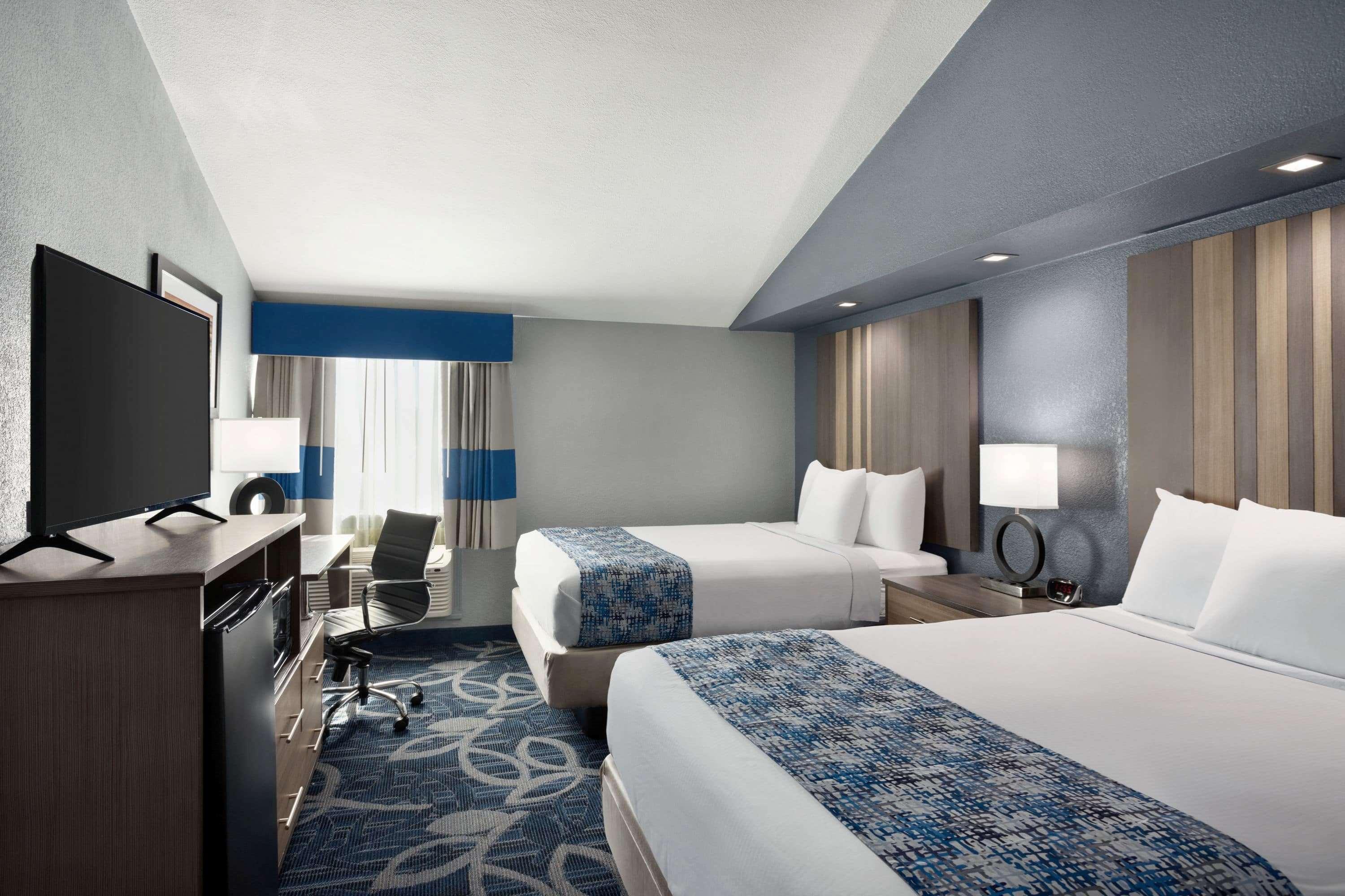 Baymont Inn & Suites Шоуни Екстериор снимка