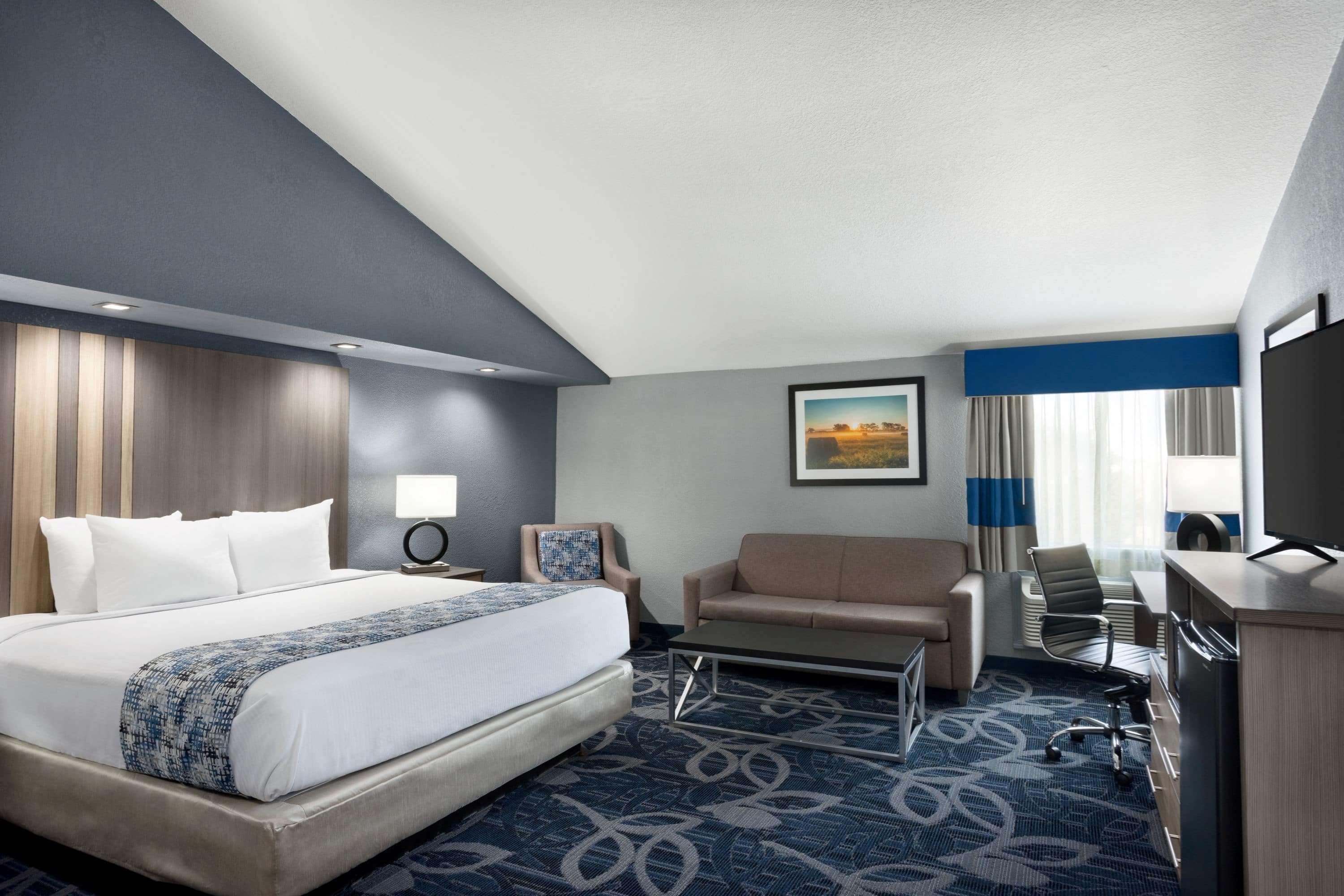 Baymont Inn & Suites Шоуни Екстериор снимка