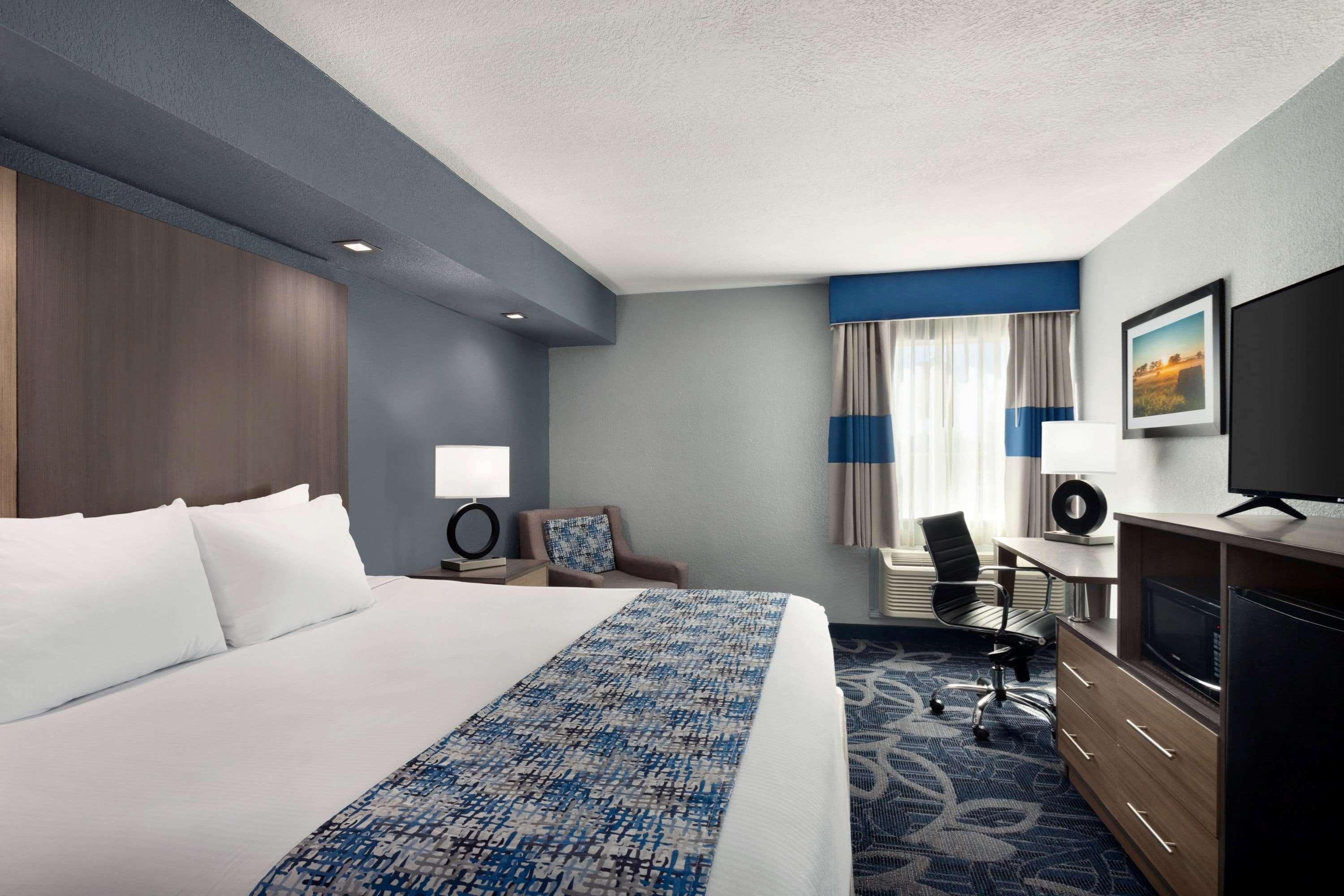 Baymont Inn & Suites Шоуни Екстериор снимка
