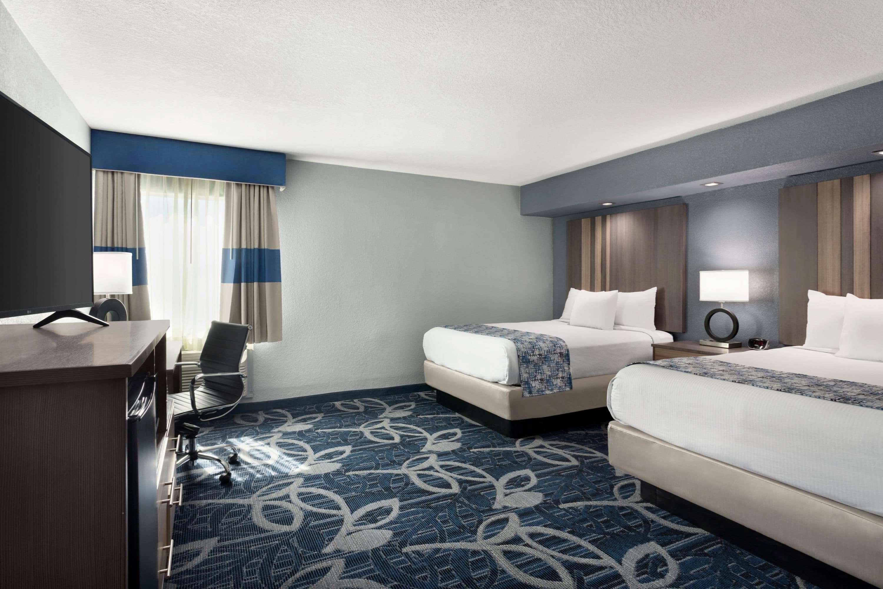 Baymont Inn & Suites Шоуни Екстериор снимка