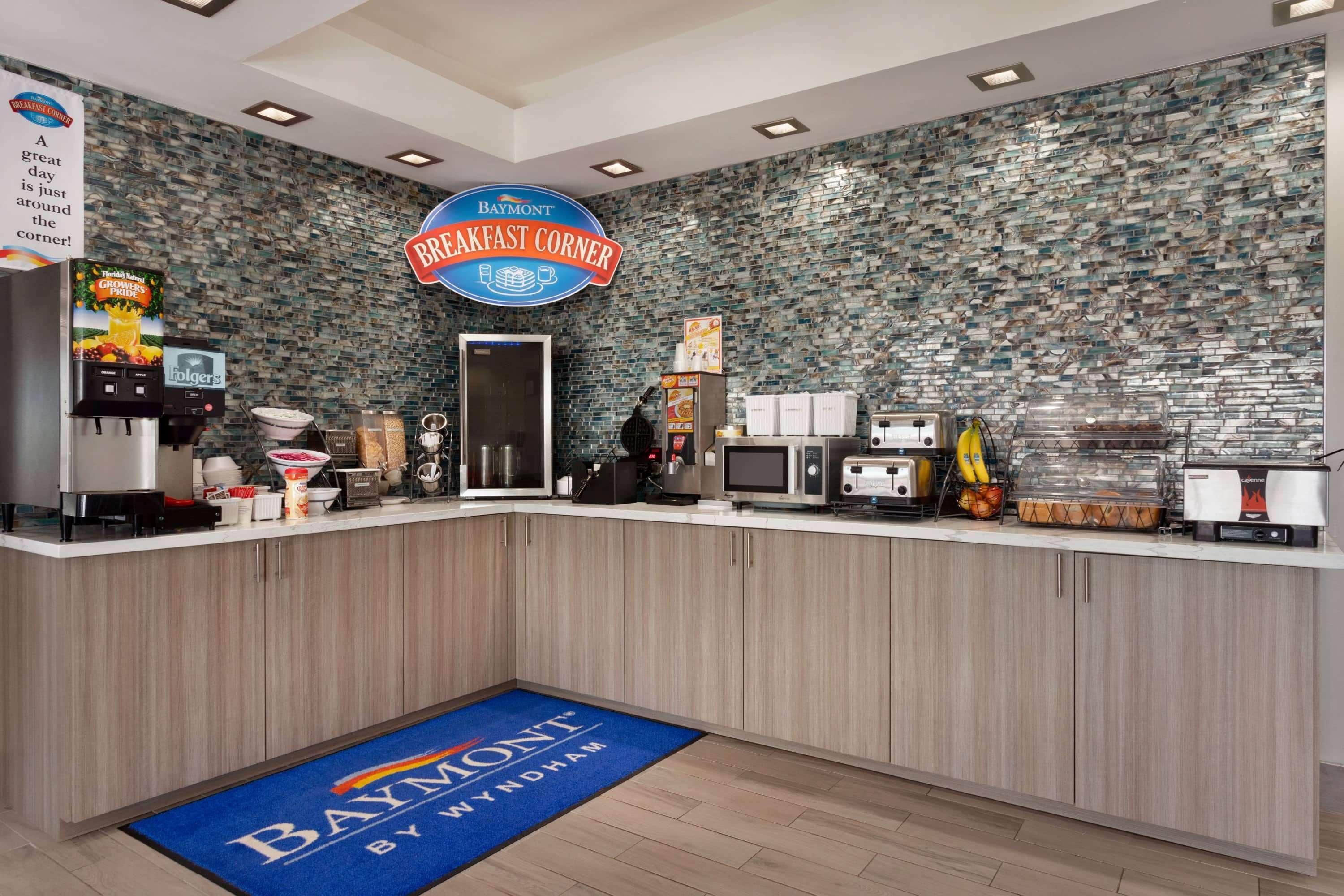 Baymont Inn & Suites Шоуни Екстериор снимка