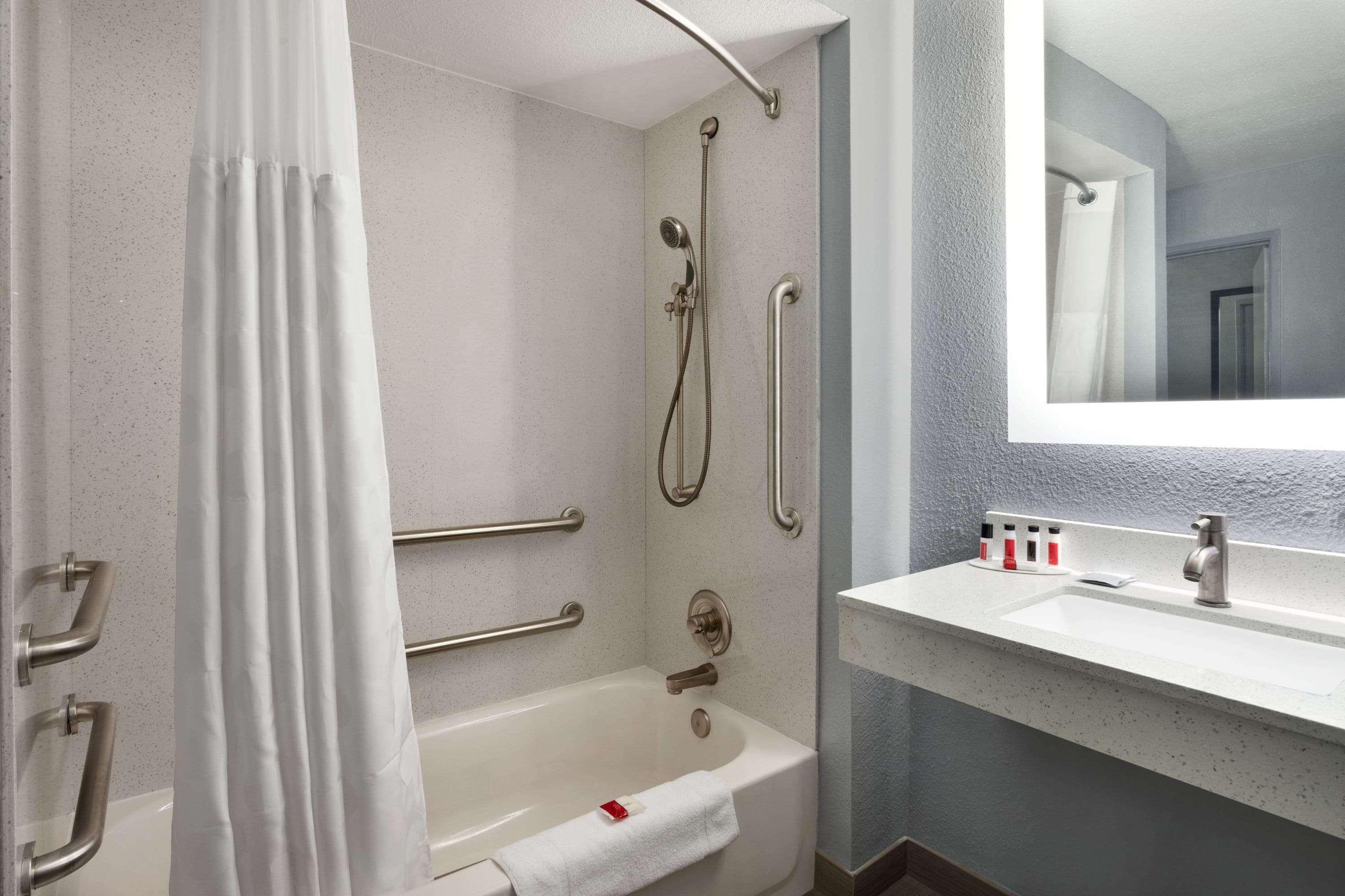 Baymont Inn & Suites Шоуни Екстериор снимка