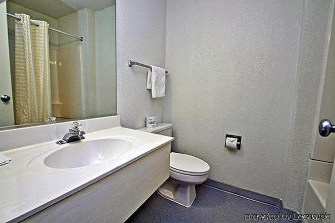 Baymont Inn & Suites Шоуни Екстериор снимка