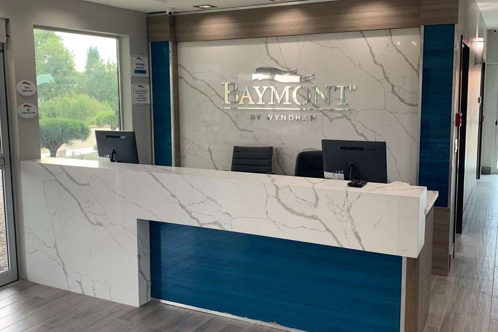 Baymont Inn & Suites Шоуни Интериор снимка