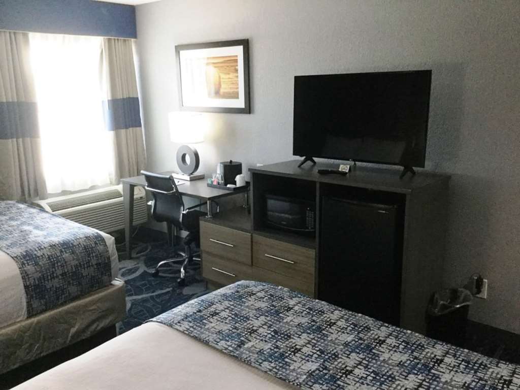 Baymont Inn & Suites Шоуни Стая снимка