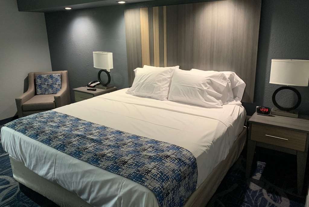 Baymont Inn & Suites Шоуни Стая снимка
