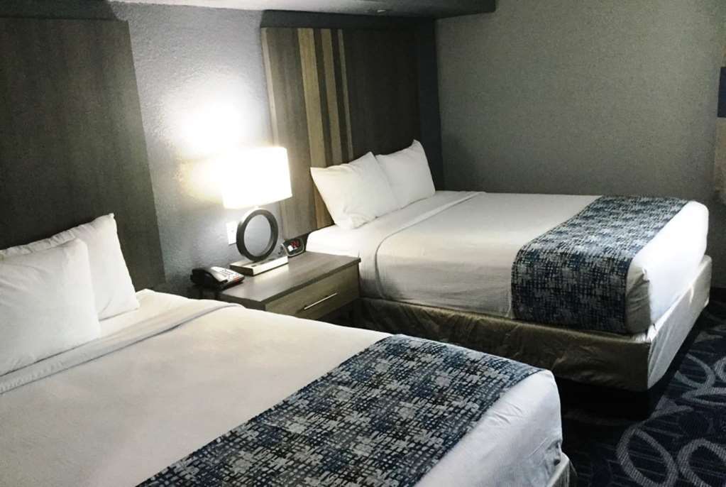 Baymont Inn & Suites Шоуни Стая снимка
