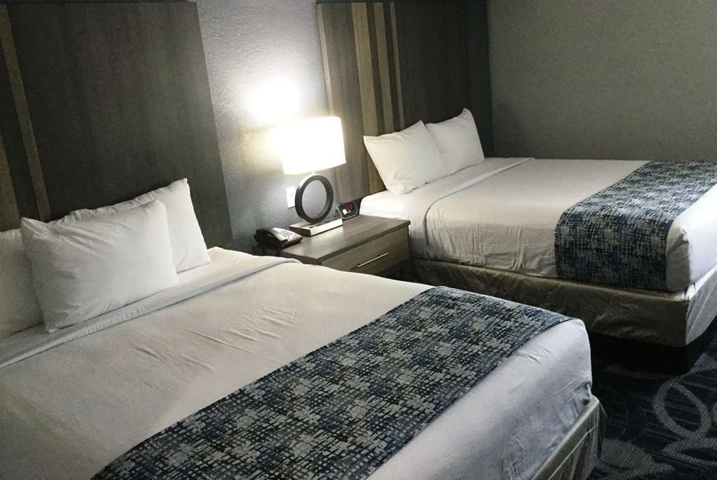 Baymont Inn & Suites Шоуни Стая снимка