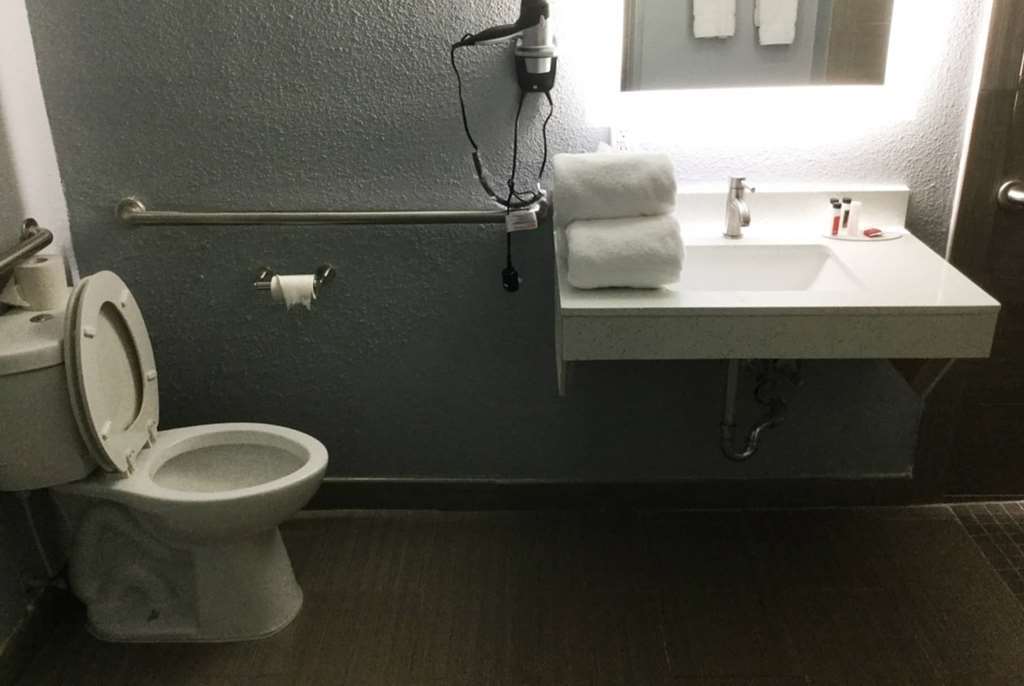 Baymont Inn & Suites Шоуни Стая снимка