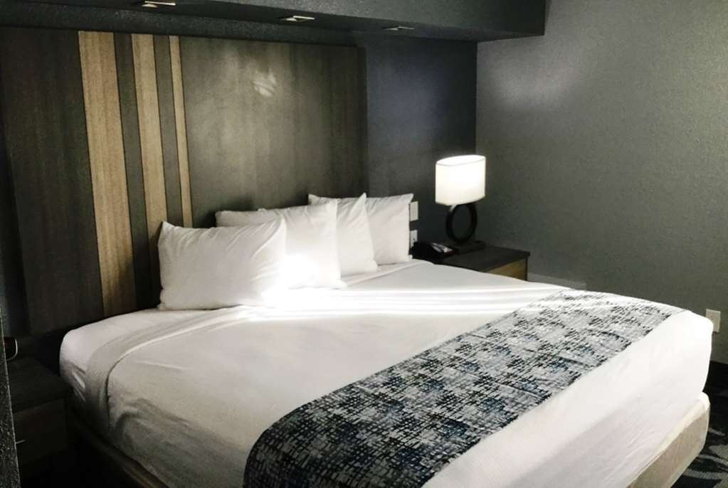 Baymont Inn & Suites Шоуни Стая снимка