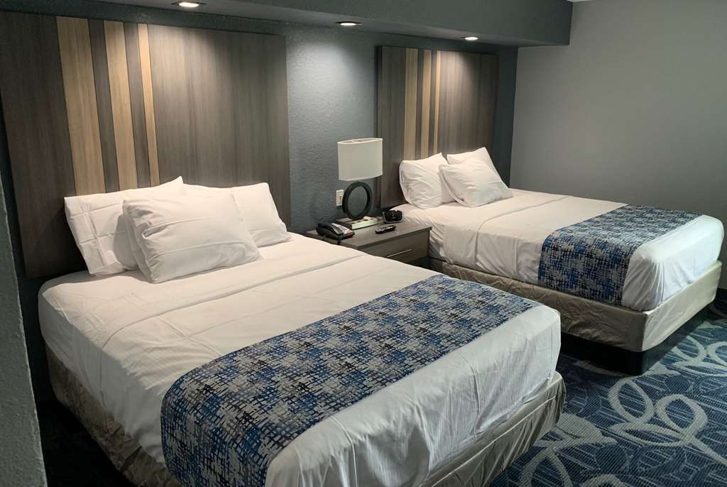 Baymont Inn & Suites Шоуни Стая снимка