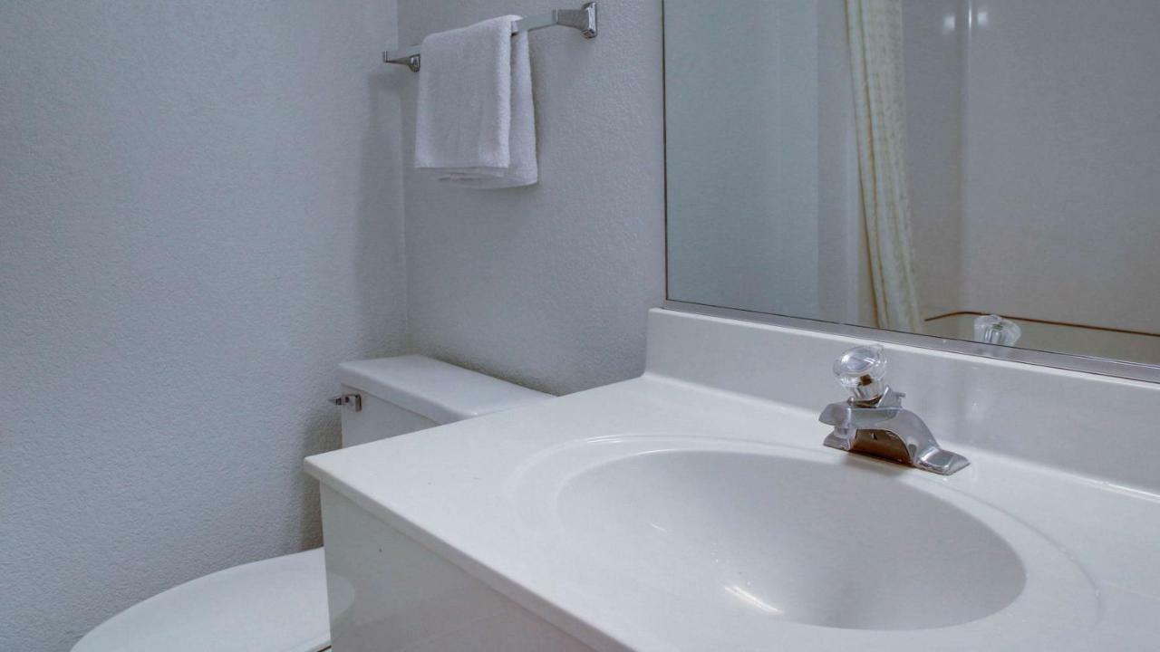 Baymont Inn & Suites Шоуни Екстериор снимка