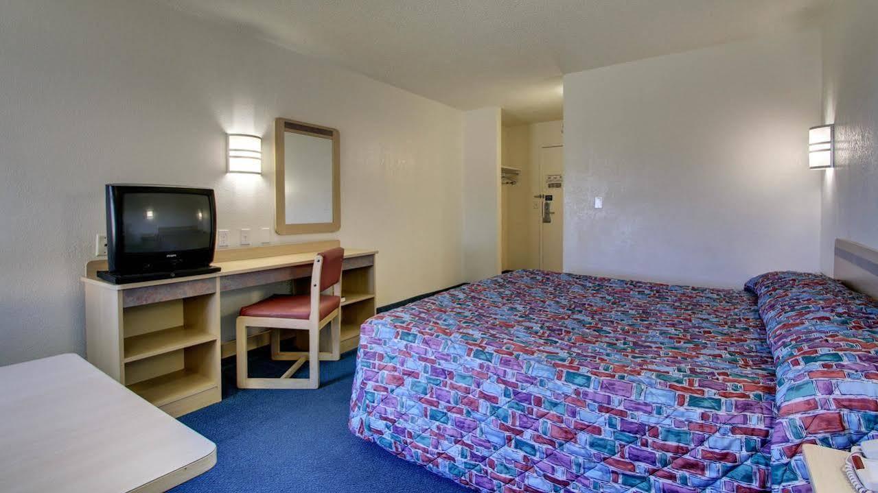 Baymont Inn & Suites Шоуни Екстериор снимка