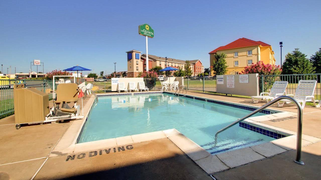 Baymont Inn & Suites Шоуни Екстериор снимка